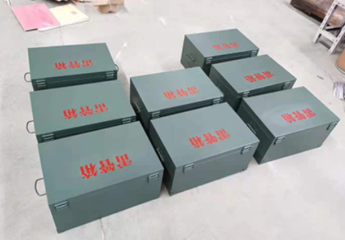 安龙炸药箱和雷管箱一般是怎么存放的？